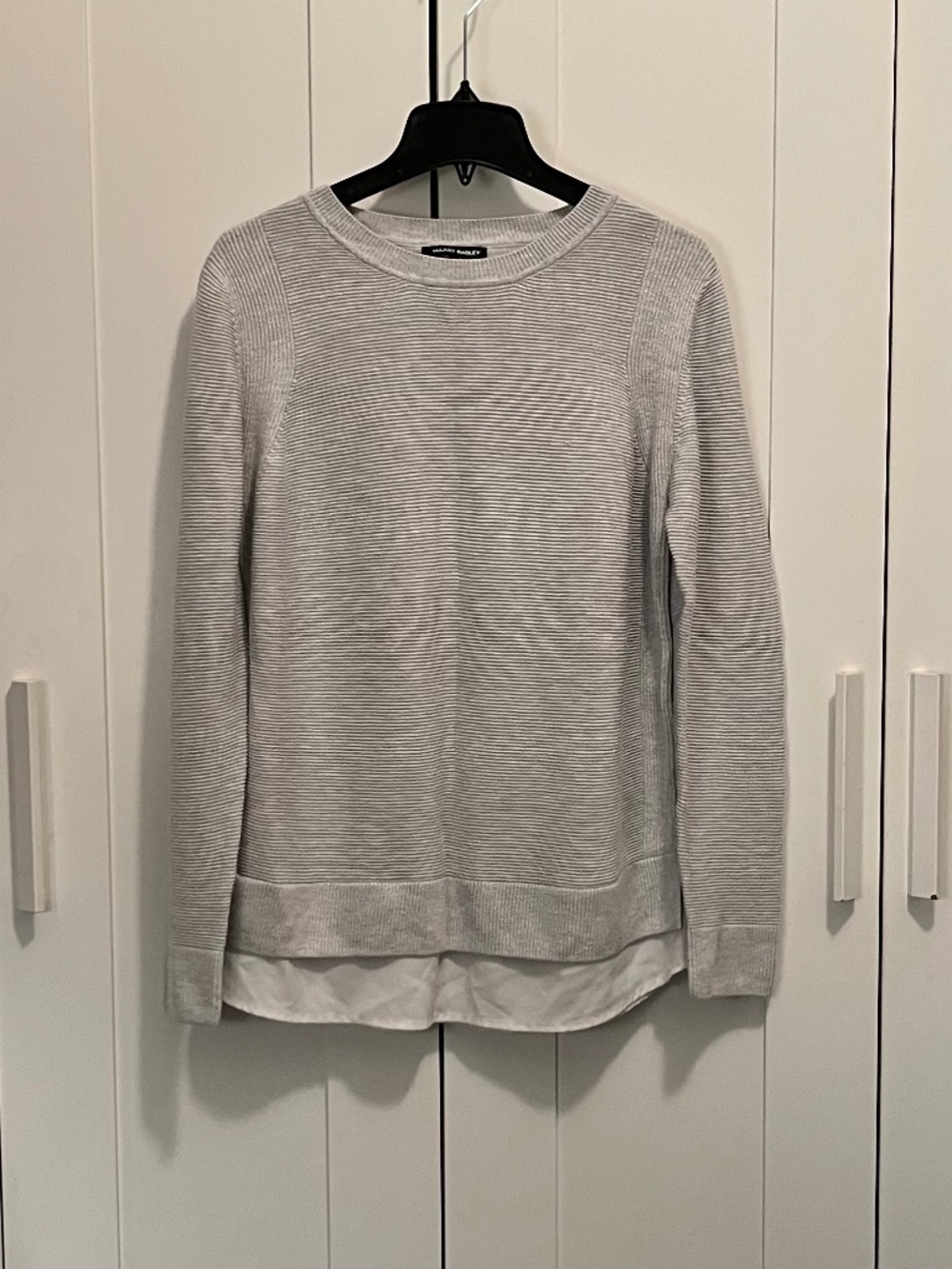 gray sweatshirt